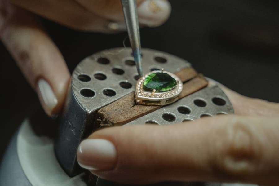Rottermond Jewelers Elevates Custom Jewelry Experience with In-House Design and Repair Services